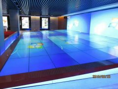 展廳機(jī)器人