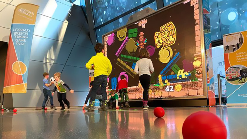 娛樂場景中的雷達互動投影游戲 娛樂場景中的雷達互動投影游戲