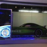 汽車展會(huì)中的透明滑軌屏展示效果