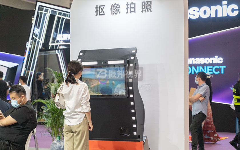 摳像拍照系統(tǒng) 展會(huì)中的摳像拍照系統(tǒng)