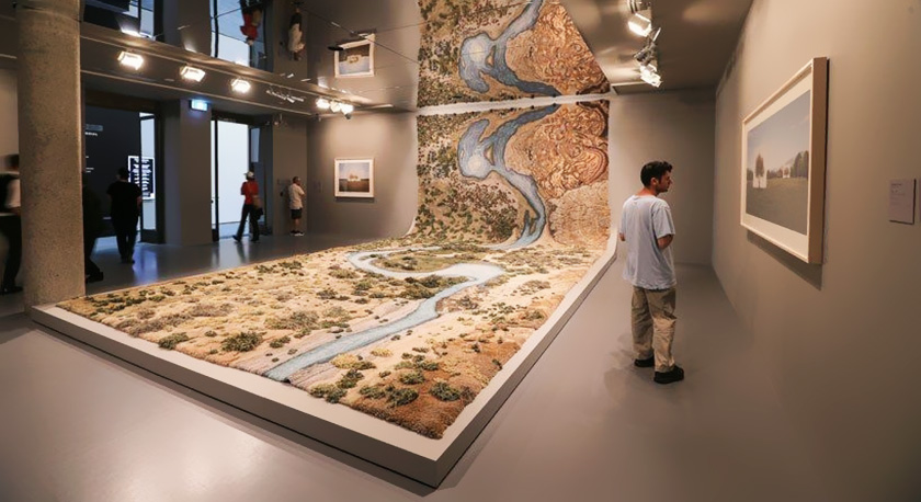 鄉(xiāng)村振興展廳中的三維數(shù)字沙盤 鄉(xiāng)村振興展廳中的三維數(shù)字沙盤