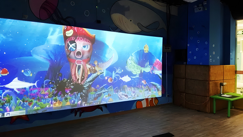 兒童樂園中的墻面互動投影 兒童樂園中的墻面互動投影
