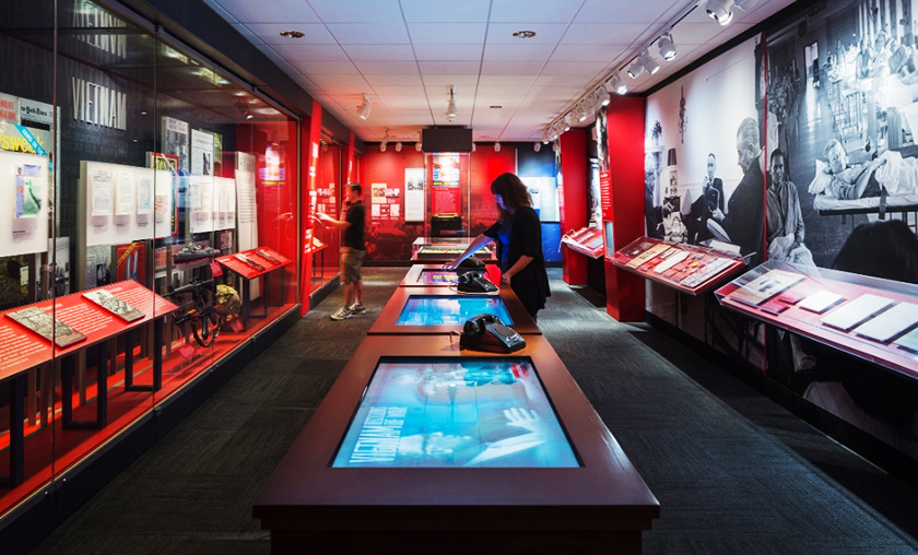 博物館中的觸摸互動(dòng)桌 博物館中的觸摸互動(dòng)桌