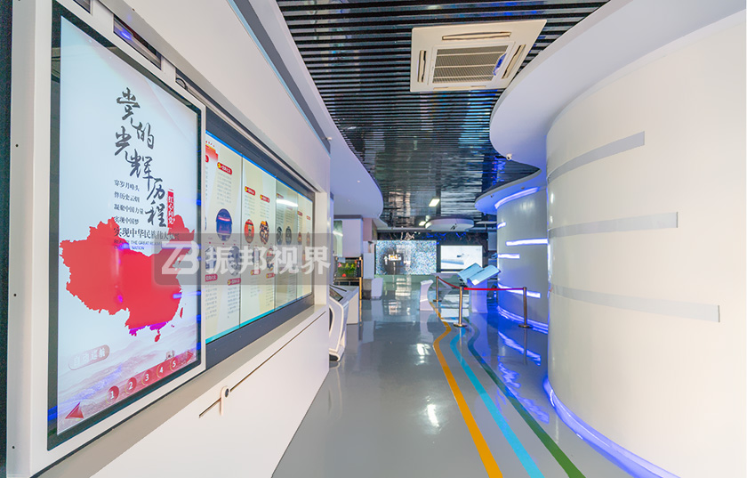 企業(yè)展廳中的互動滑軌屏 企業(yè)展廳中的互動滑軌屏