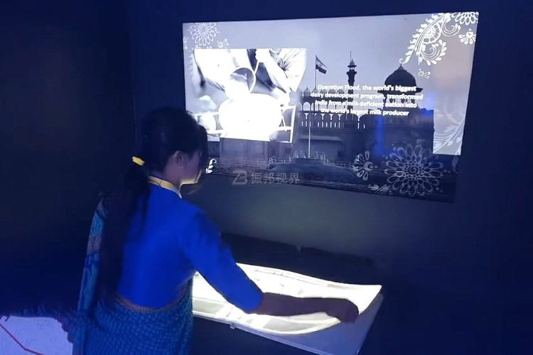 文旅展廳實(shí)物投影翻書