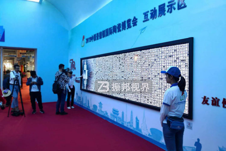 拼接屏雷達(dá)感應(yīng)互動(dòng)墻