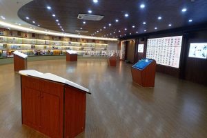 展廳機(jī)器人