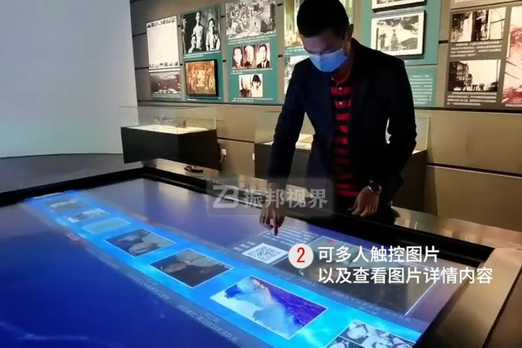 廉政展廳多點觸控桌操作展示